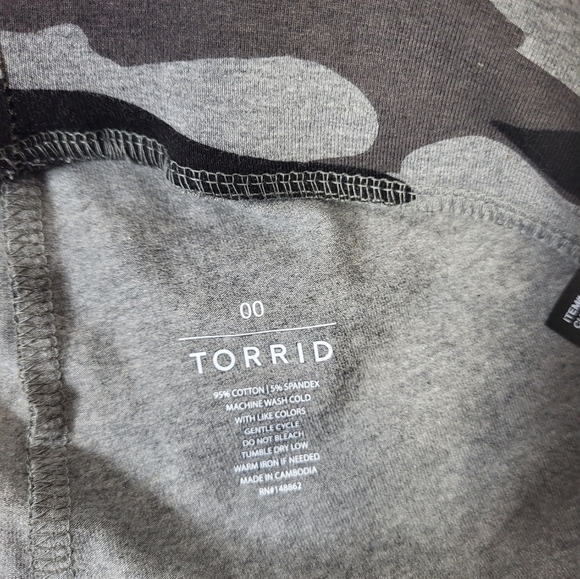 Torrid Camo Capri Leggings - Picture 4 of 5